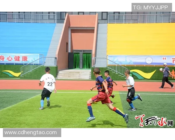 芬兰女足与丹麦女足激战正酣争夺欧洲女子足球赛晋级资格