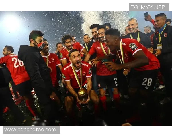 西班牙与埃及足球队激战正酣精彩对决引发全球关注 西班牙与埃及足球队激战正酣精彩对决引发全球关注