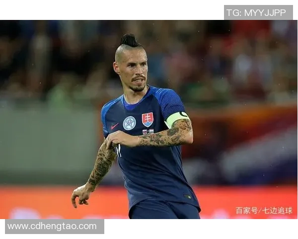 莱万领衔球队新征程挑战赛季巅峰目标全力以赴展现足球魅力 莱万领衔球队新征程挑战赛季巅峰目标全力以赴展现足球魅力