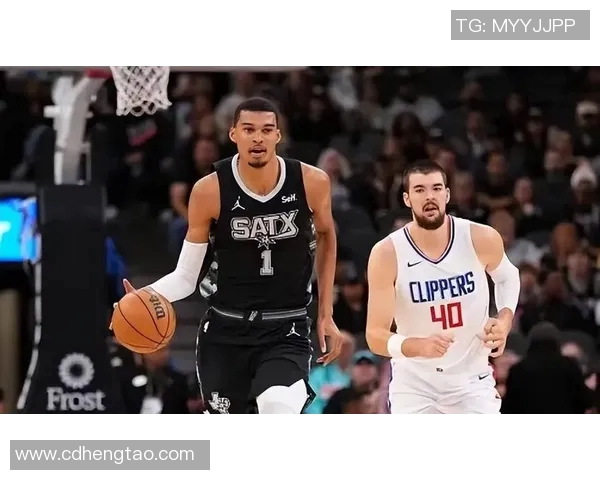 马刺与快船季后赛激战正酣精彩直播尽在眼前不容错过