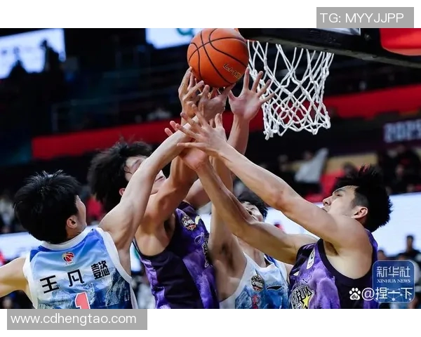 陶汉林的篮球之路:从青涩少年到CBA明星的成长历程与心路历程 陶汉林的篮球之路:从青涩少年到CBA明星的成长历程与心路历程