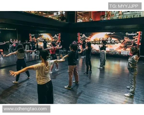 上海街舞队技术探讨:如何提升街舞表演的专业水平与创意表现 上海街舞队技术探讨:如何提升街舞表演的专业水平与创意表现