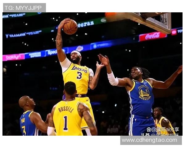 勇士与马刺西部决赛第五场激战回顾:历史对决与关键时刻解析 勇士与马刺西部决赛第五场激战回顾:历史对决与关键时刻解析