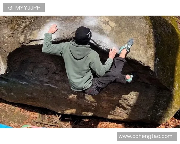 成都攀岩队边路渗透战术解析与攀岩热点探讨MBA